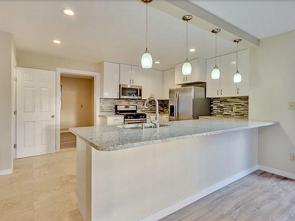 4th image of 412 Palmary Dr
