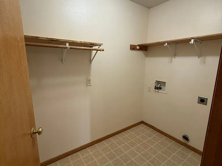 1342 Glenn Pl — Photo 10