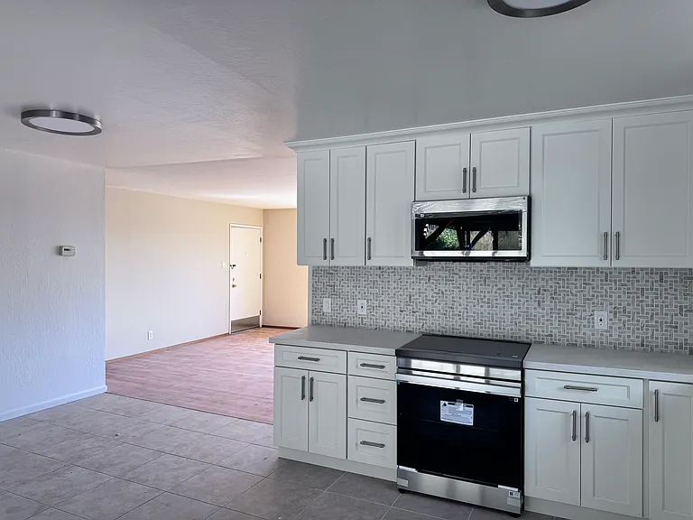 6199 Plymouth Ave — Photo 7