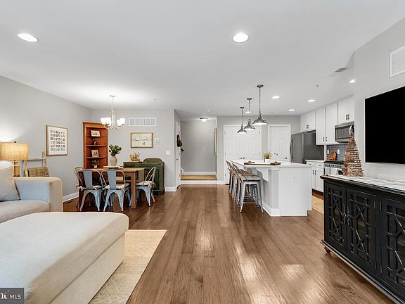 3rd image of 1507 Lexington Mews