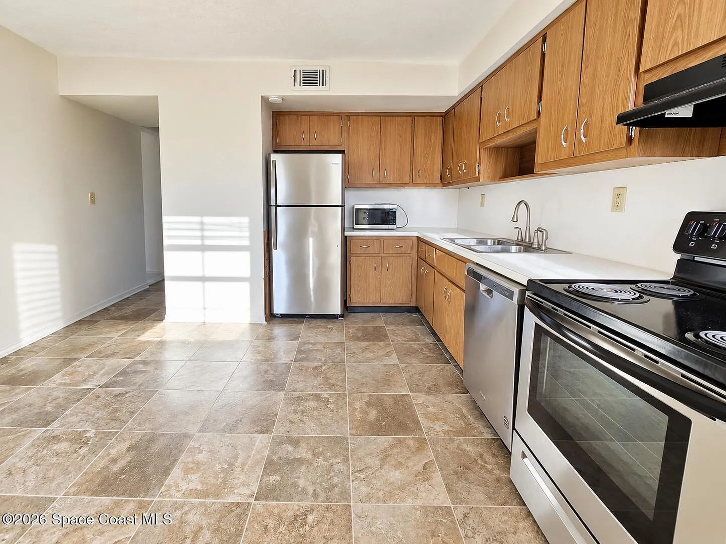 2 bed, 1.0 bath, 1029 sqft, $1,400 — Photo 3
