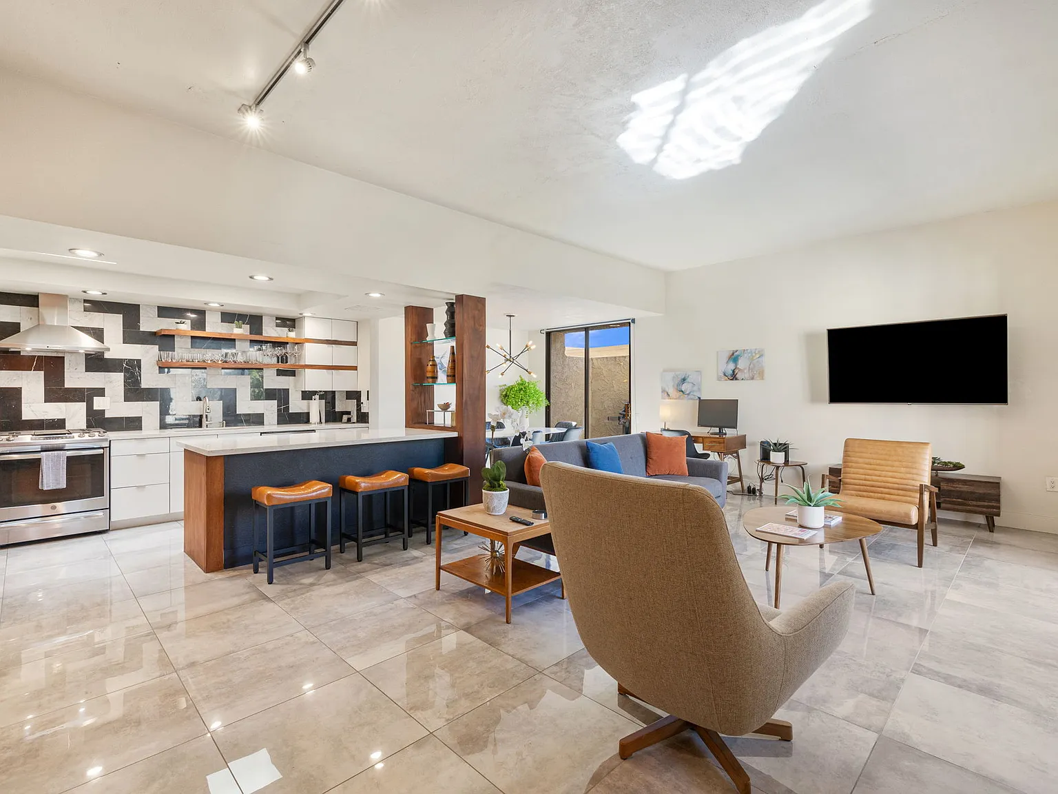 427 N Calle Rolph — Photo 4