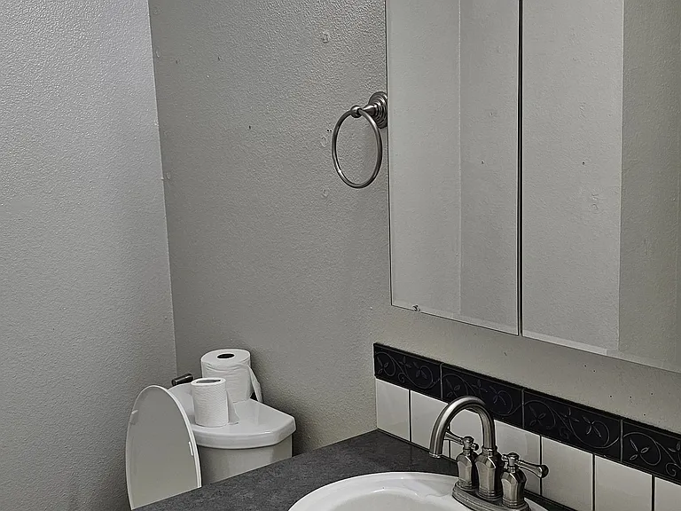 560 E Catherine Ave — Photo 10