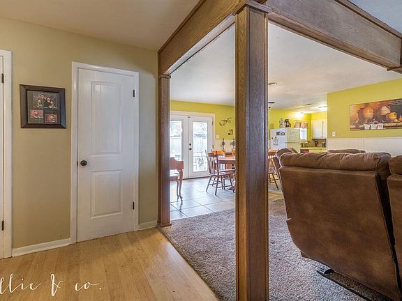 3rd image of 3937 Wilshire Dr
