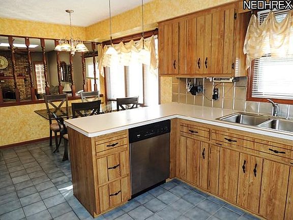 3rd image of 4003 Pine Forest Dr