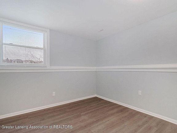 4th image of 858 E Greenlawn Ave #A