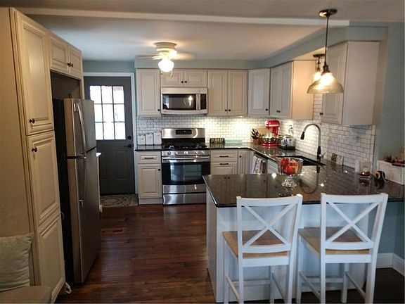 3rd image of 949 Cedarwood Dr