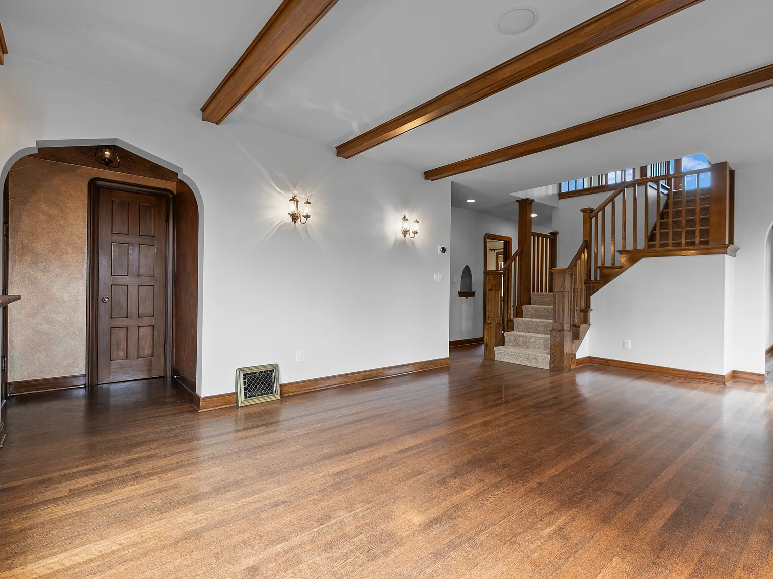 4 bed, 3430 sqft, $6,450 — Photo 3