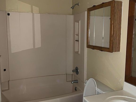 5th image of 1325 Greendale Ave Unit 18