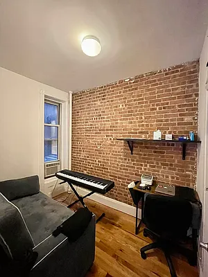 Rented by LJ Sloane Management | media 21