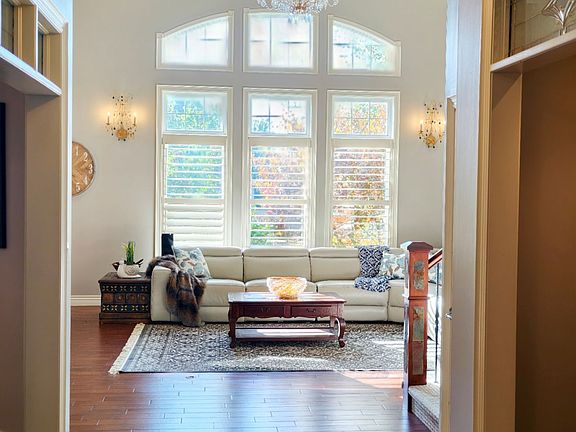 4th image of 225 Terrace Wood Cres