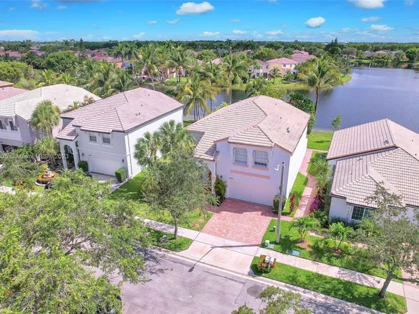 15822 NW 10th St, Pembroke Pines, FL 33028