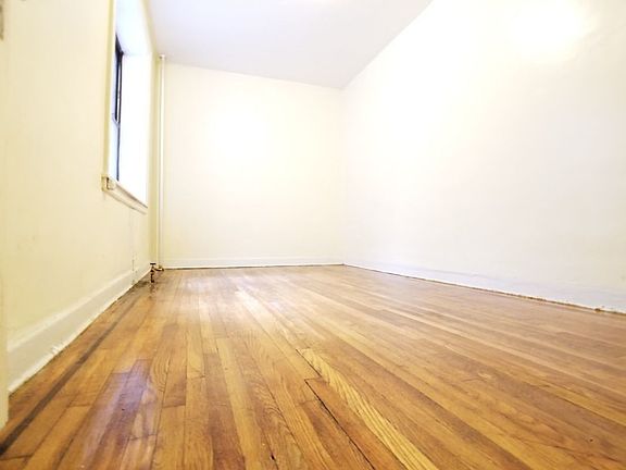 4th image of 2100 Westbury Ct APT 1E