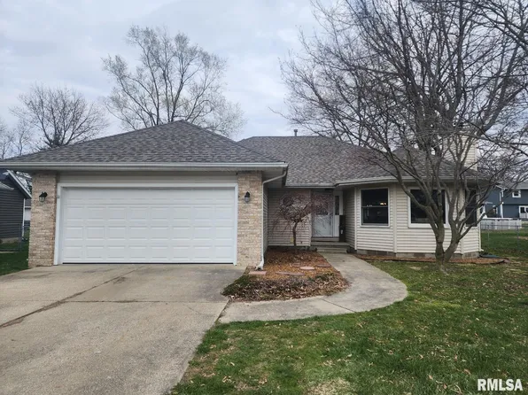 17 Carl St, Riverton, IL 62561