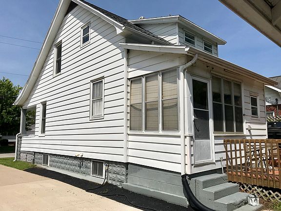 2nd image of 1013 Sycamore St