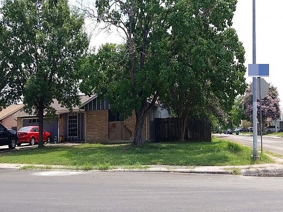 3rd image of 2730 Lake Meadow St