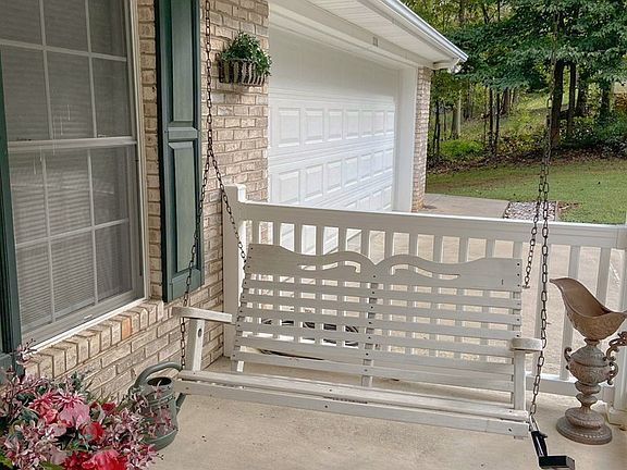 5th image of 330 Hilltop Dr