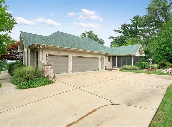 4th image of 9810 Bridle Trail Ln