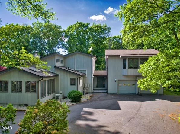 201 Broadmoor Dr, Lords Valley, PA 18428