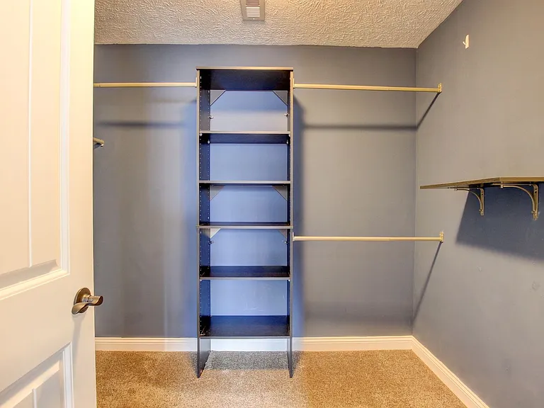 716 Cavalier Dr — Photo 22