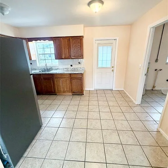506 Holt Cir — Photo 15