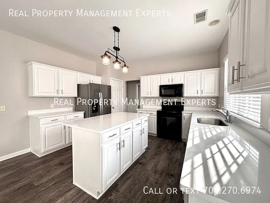 **Move In Special Stunning 4br/2.5ba House In Cornelius! — Photo 2