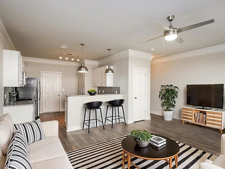 7 Madaline Ln — Photo 2
