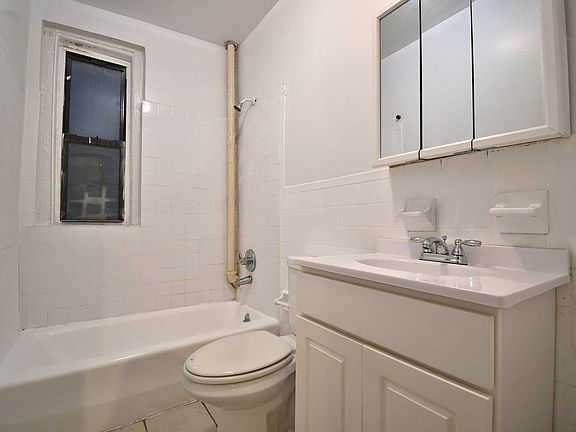 5th image of 2512 University Ave #D1