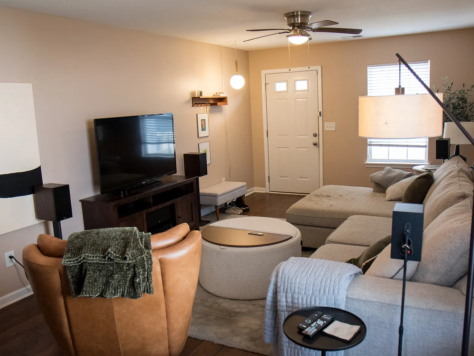 4 bed, 2.5 bath, 1961 sqft, $1,900 — Photo 3