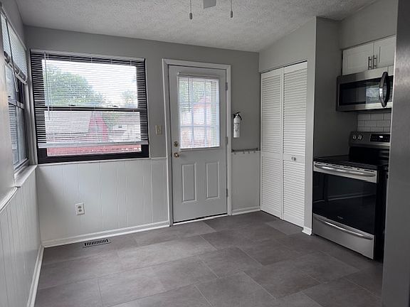 4th image of 6589 Arborg Ct