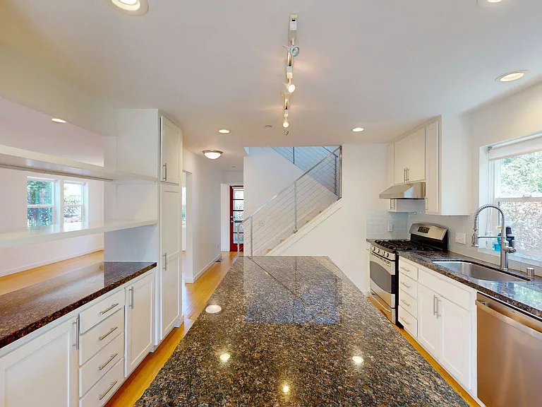 1147 Francisco St — Photo 4