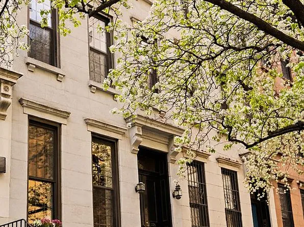 326 E 69th St APT 1, New York, NY 10021