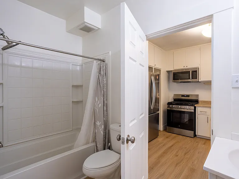 1012 Broadway St #1 — Photo 8