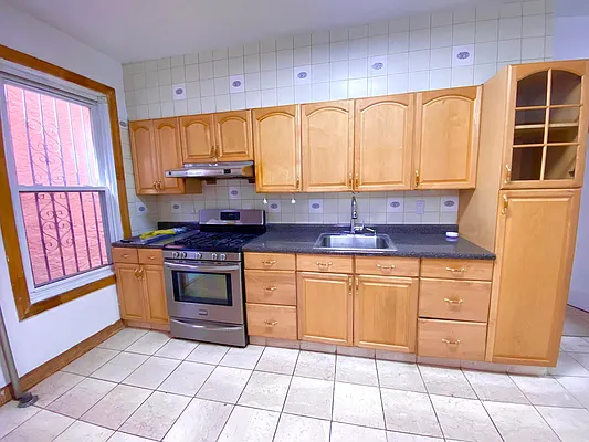 Rented by Amorelli Realty | media 1
