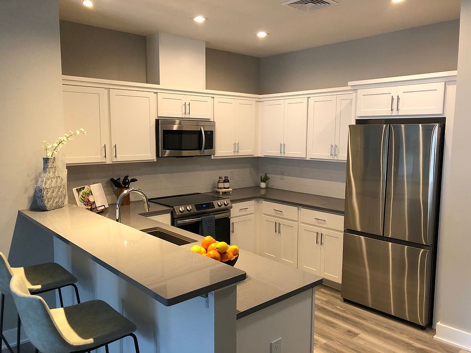 2nd image of 11 Lafayette Dr #1205