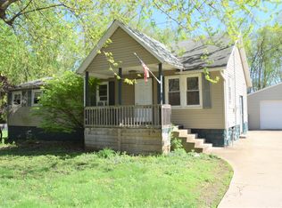 1410 Hazel St, Pekin, IL 61554