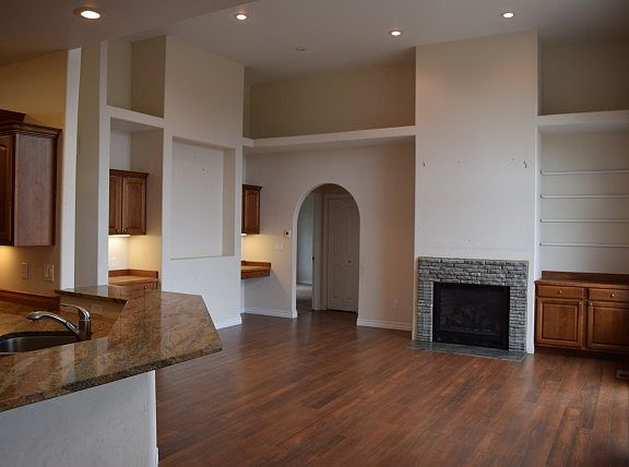 3rd image of 1505 Farview Dr