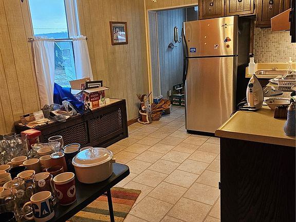 4th image of 239 Main St