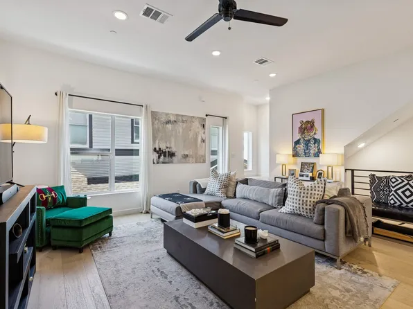 1507 N Garrett Ave Suite 202, Dallas, TX 75206