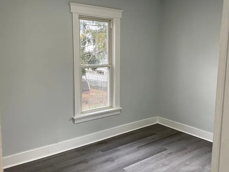 15 Duane Ave — Photo 17