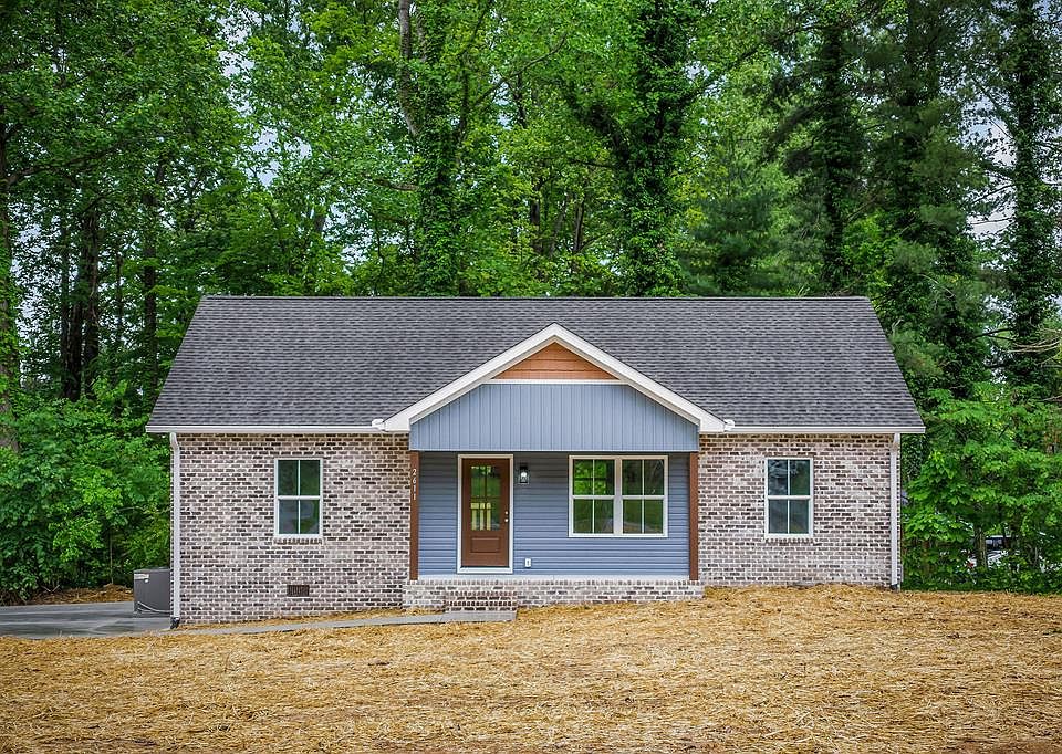 1st image of 2611 Oakwood Ln