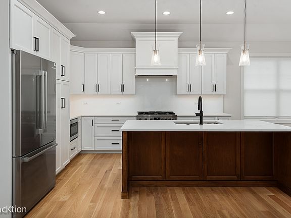 5th image of 4119 N Lincoln St