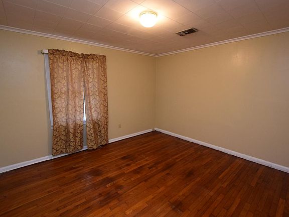 5th image of 701 W Hale St