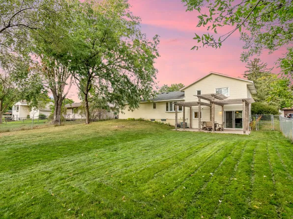 8841 Hillside Trl S, Cottage Grove, MN 55016