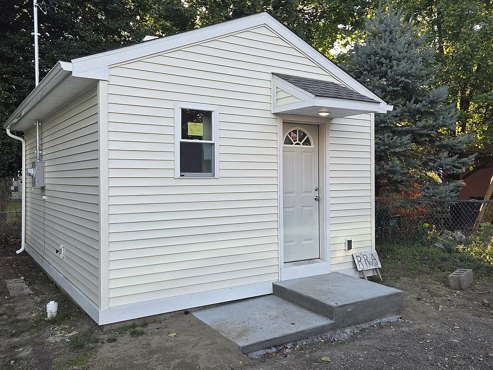 24 E Union St
