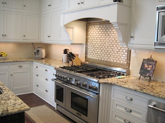 Thermadore range with griddle, warming drawer, granite counters