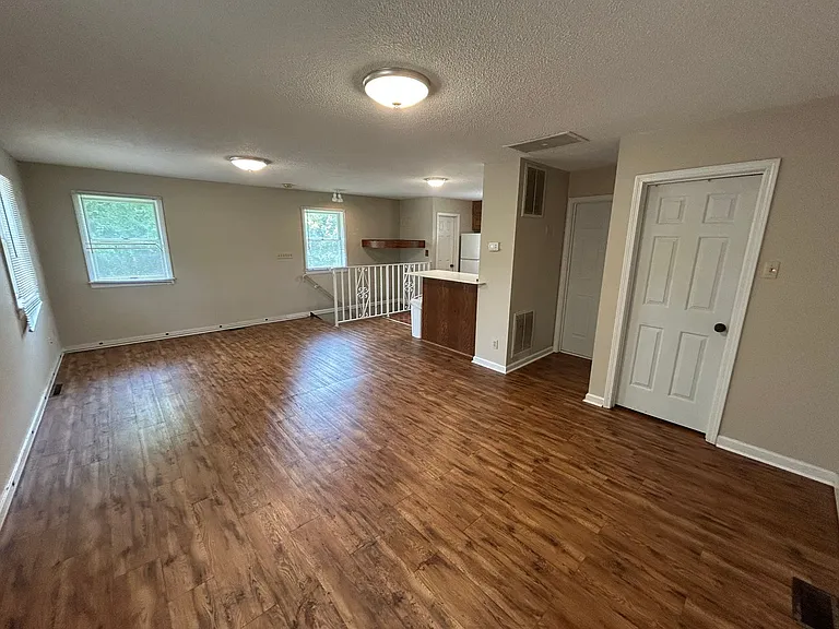 213 E Buford St — Photo 1