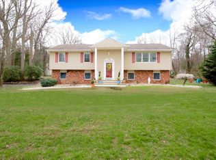 35 Rolling Knolls Dr, Middletown, NJ 07748