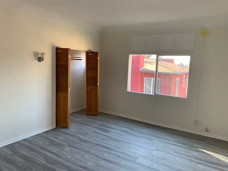 621 N Coronado St — Photo 8