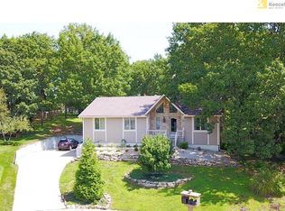 18112 E Cliff Dr, Independence, MO 64055